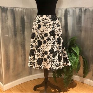 Flowy Black And Natural Floral Skirt Sz 16 (B14)